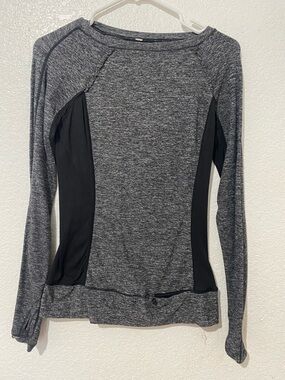 Lululemon Long Sleeve Athletic Top Women’s Small Thumbholes Zip Pocket